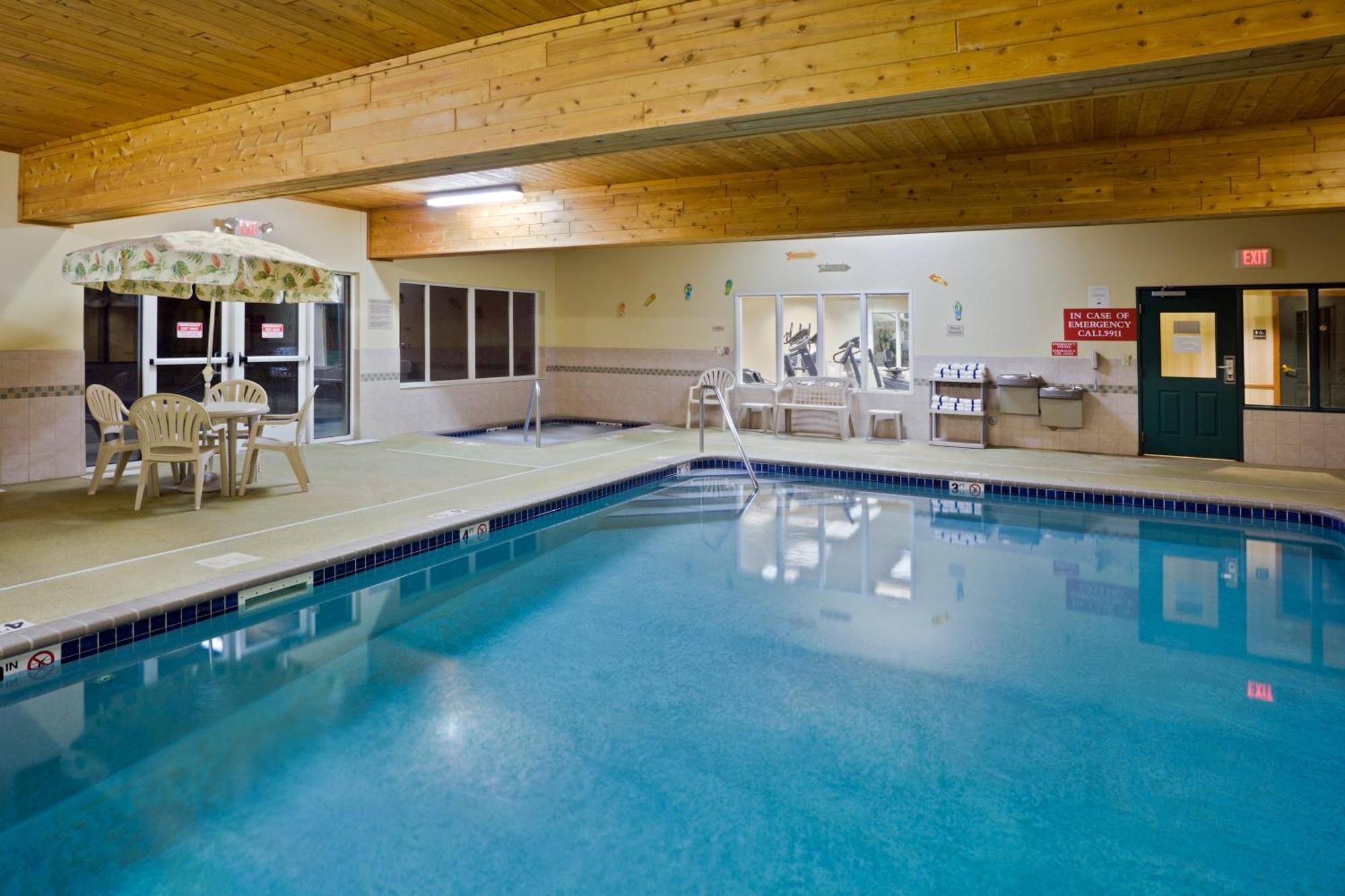 Americinn By Wyndham איירון מאונטיין מראה חיצוני תמונה